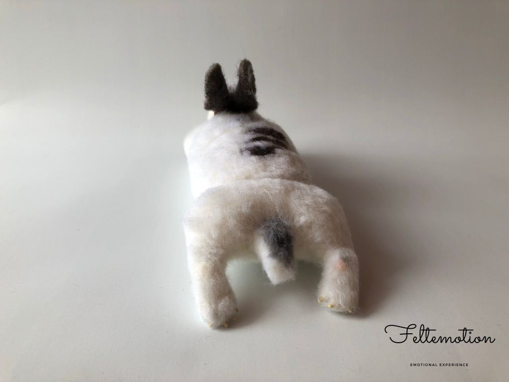 ウサギ／黒白・おすわり】羊毛フェルトぬいぐるみ・オーダーメイド